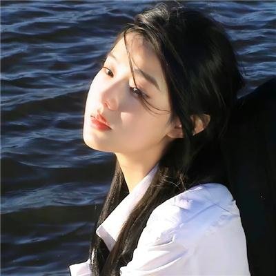 穿风信子蓝的少女
